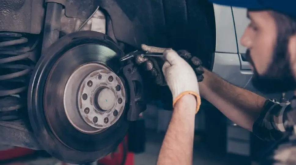 دلایل سفت شدن پدال ترمز