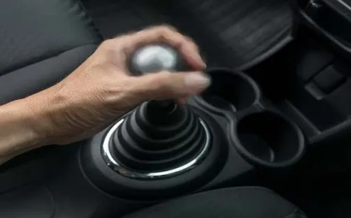 علت بیرون زدن دنده چهار پراید